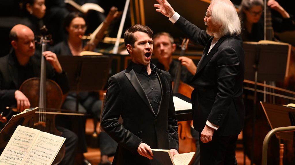 Japanese conductor Masaaki Suzuki conducts the OAE with singer Florian Stortz