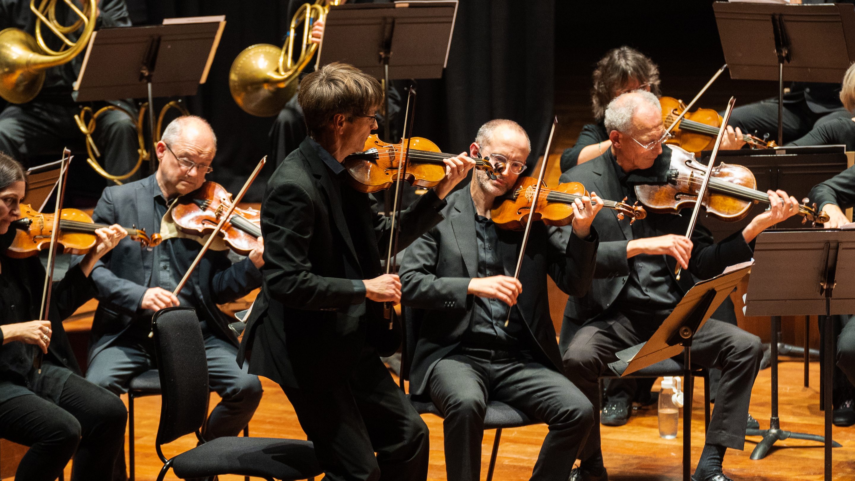 Matthew Truscott directs the OAE from the violin in a performance of Haydn symphonies