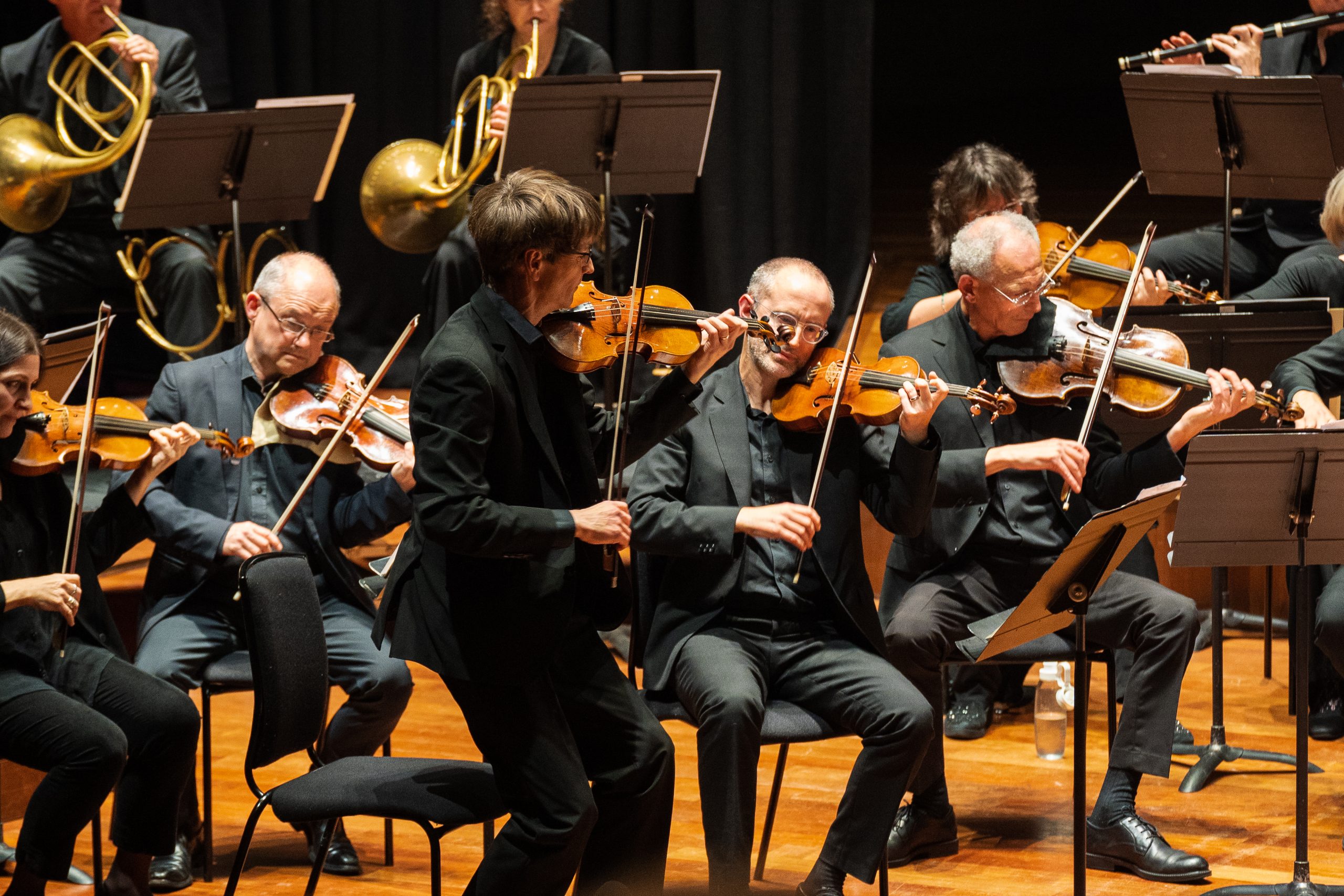 Matthew Truscott directs the OAE from the violin in a performance of Haydn symphonies