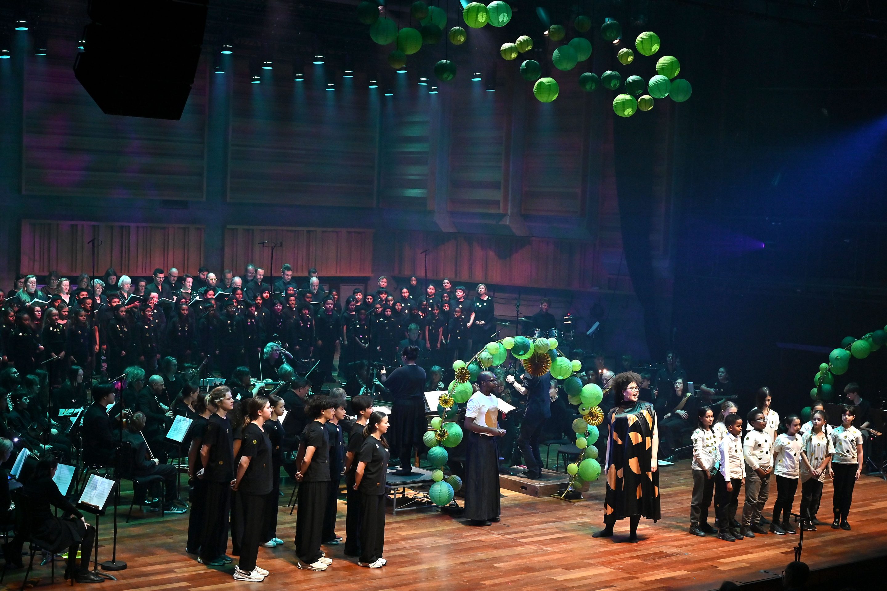 A panoramic photo of singers, orchestra and choir performing the OAE's The Fairy Queen: Three Wishes at the Queen Elizabeth Hall